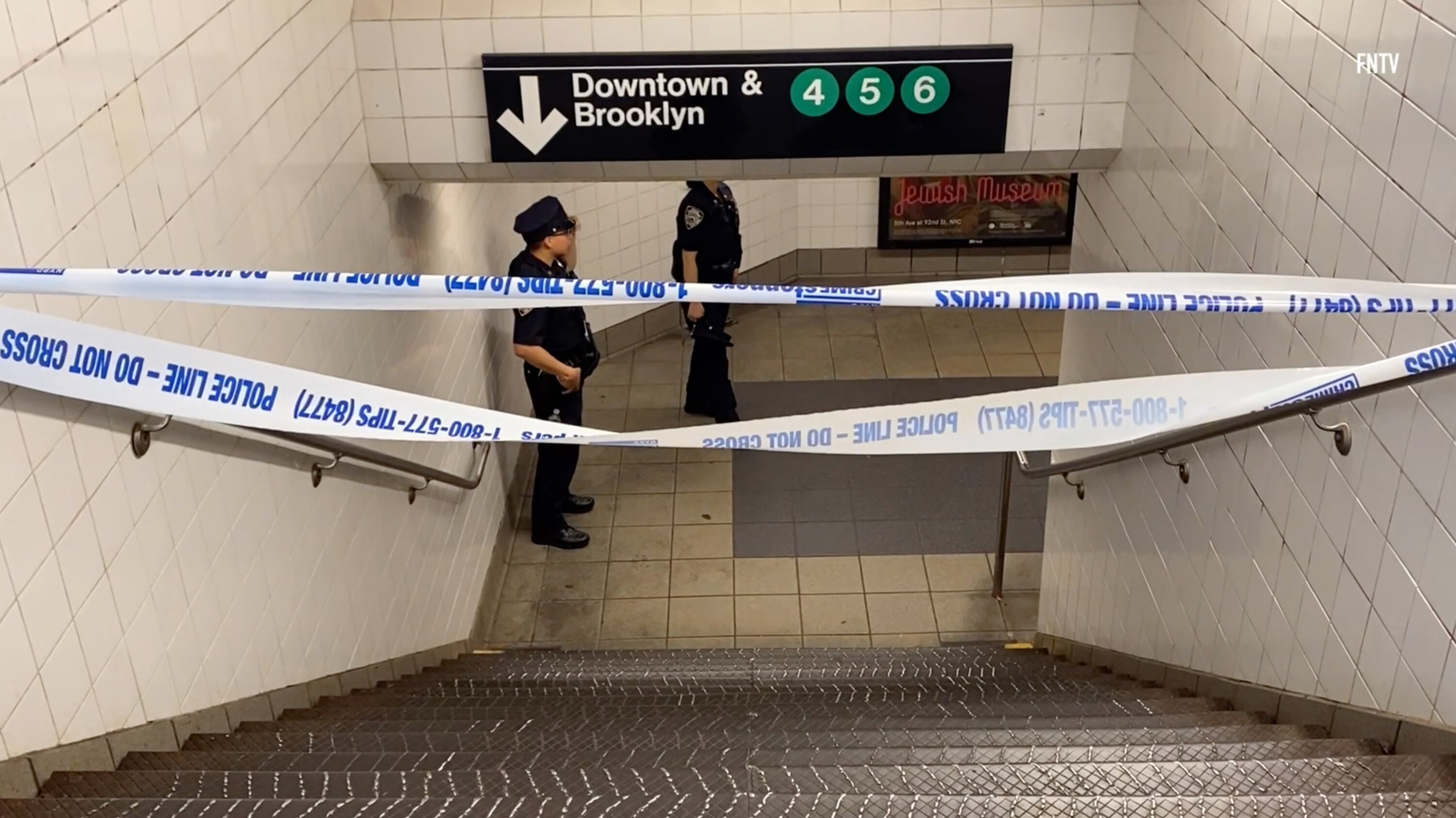 NYC Rush Hour Stabbing: Man Attacked Near Brooklyn Bridge Subway NYC Rush Hour Stabbing: Man Attacked Near Brooklyn Bridge Subway