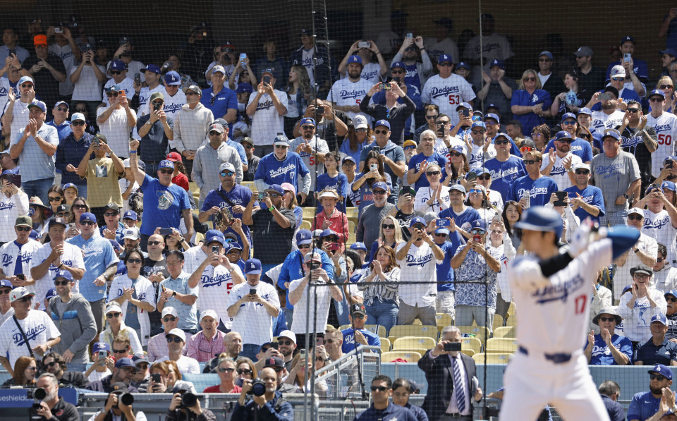 Oh Ohtani! Dodgers' Late Rally, 3-Run Homer Power 14-11 Win Over Diamondbacks Oh Ohtani! Dodgers' Late Rally, 3-Run Homer Power 14-11 Win Over Diamondbacks
