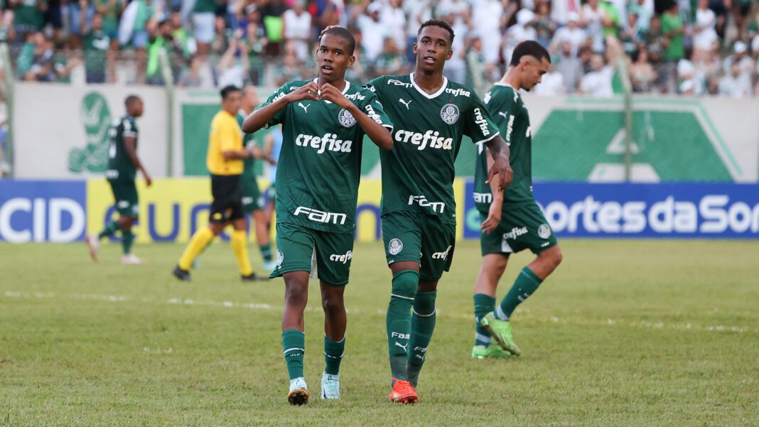 Palmeiras: Jogador Estêvão Vomita Na Altitude E Sai De Campo