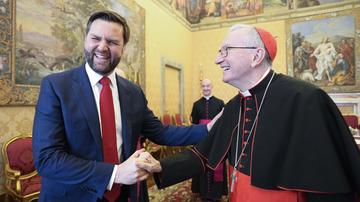 Papežev Blagoslov: Frančišek Pozdravi Množico Na Trgu Sv. Petra