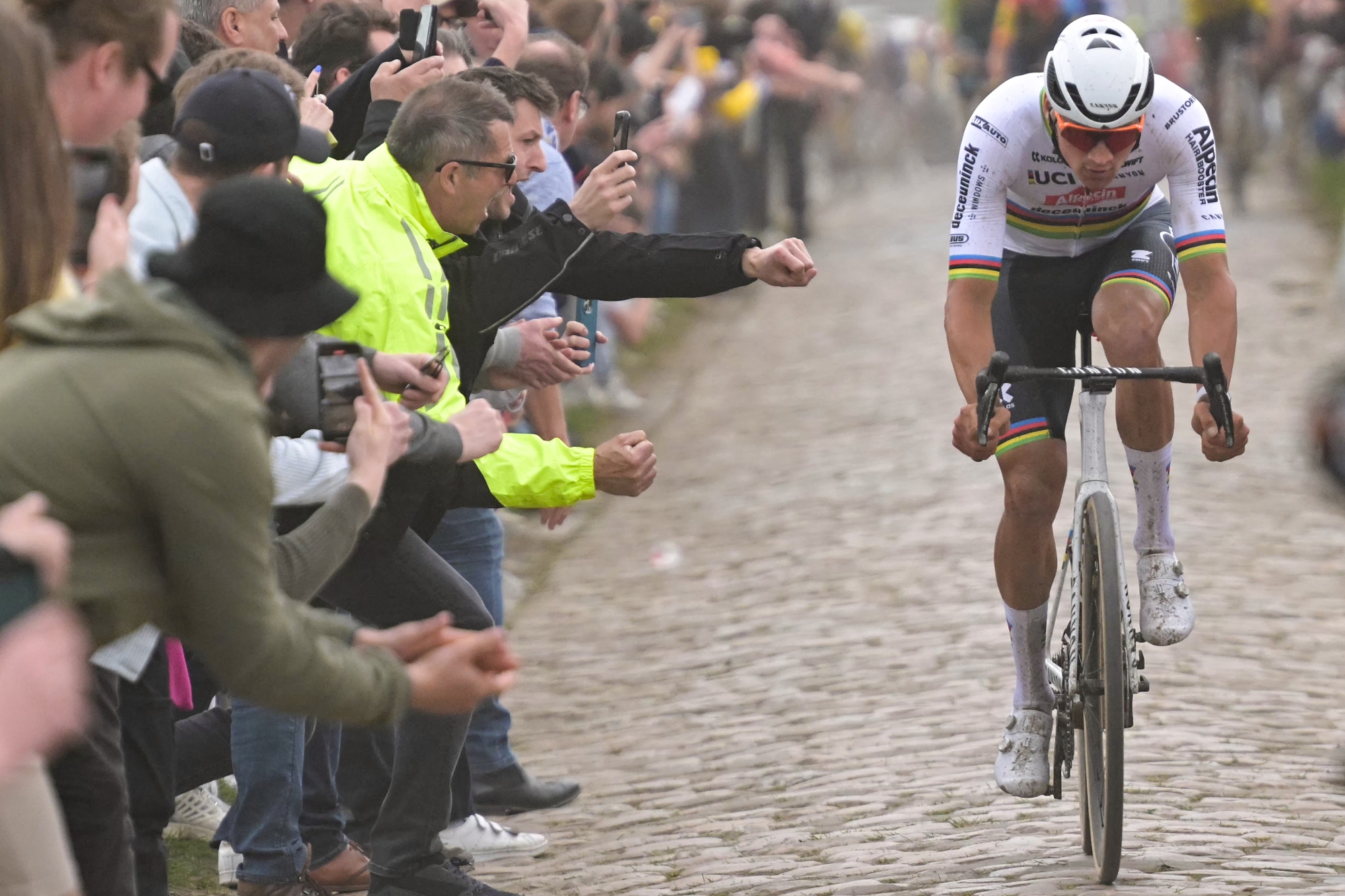Paris-Roubaix 2024: Van Der Poel's Third Place Finish, Pogacar's Distant Performance