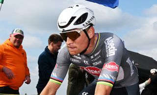 Paris-Roubaix: Spectator Who Threw Bottle At Van Der Poel Turns Himself In Paris-Roubaix: Spectator Who Threw Bottle At Van Der Poel Turns Himself In