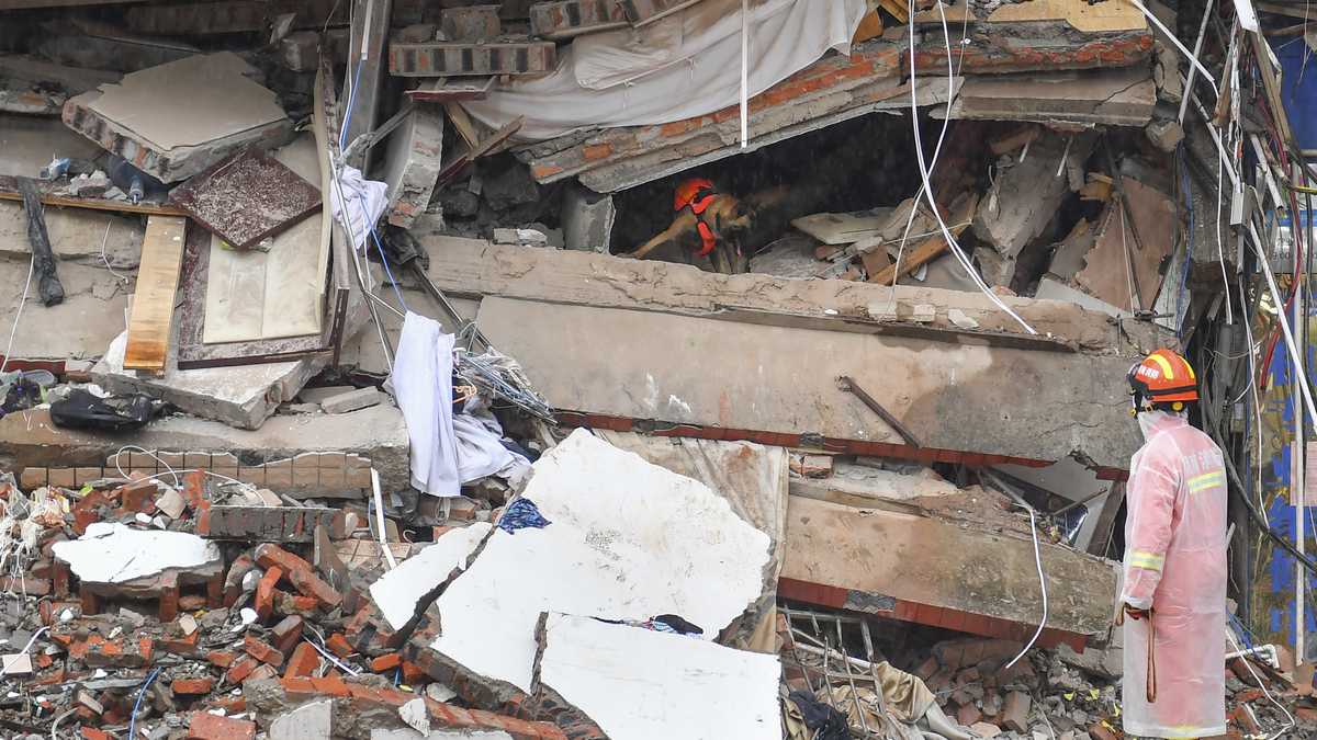 Partial Collapse Of Historic Chinese Tower Causes Tourist Evacuation Partial Collapse Of Historic Chinese Tower Causes Tourist Evacuation