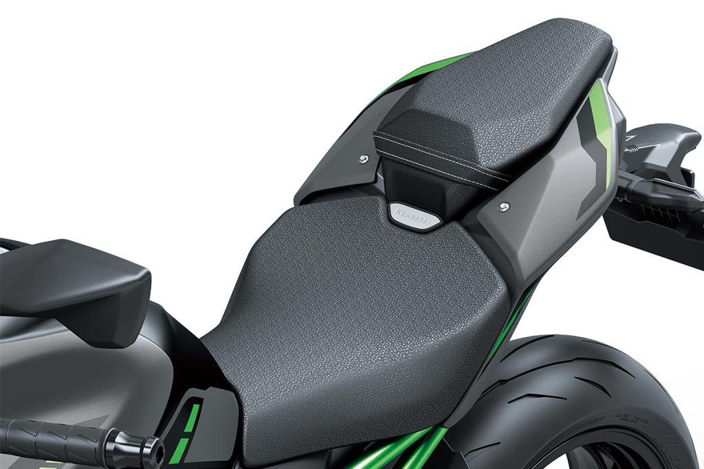 Peluncuran Resmi Kawasaki Z900 Dan Z900 SE: Harga, Spesifikasi & Fitur