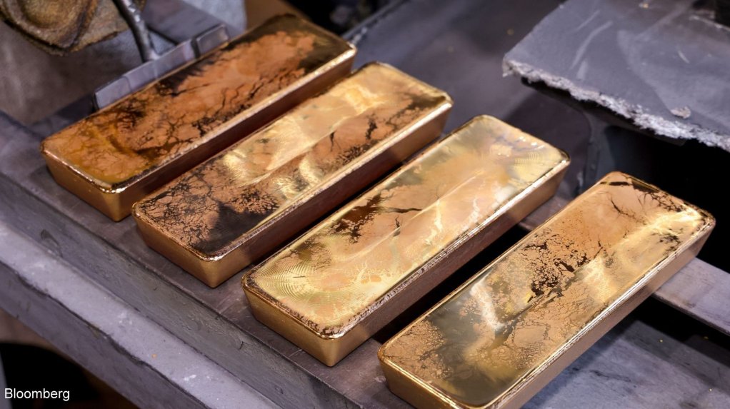 Peru's Emergency Mining Ban: $200 Million Gold Output At Risk Peru's Emergency Mining Ban: $200 Million Gold Output At Risk