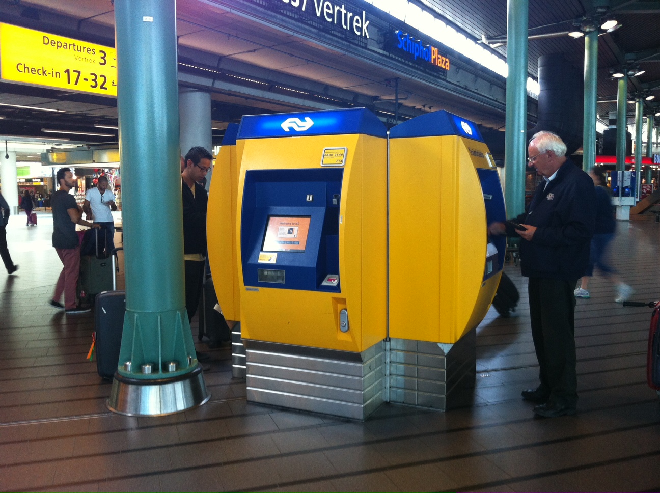 Plan Ahead: Easter & Spring Holiday Peak Travel Days At Schiphol, Roads, And Ferries Plan Ahead: Easter & Spring Holiday Peak Travel Days At Schiphol, Roads, And Ferries