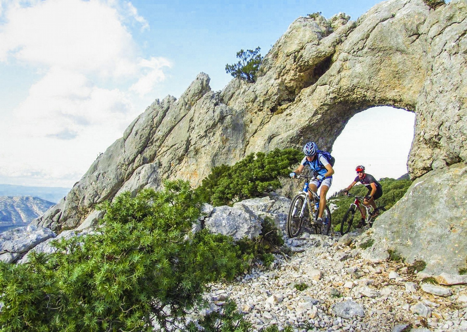 Provence Hiking Itinerary: Mountain To Coast Self-Guided Trek Provence Hiking Itinerary: Mountain To Coast Self-Guided Trek