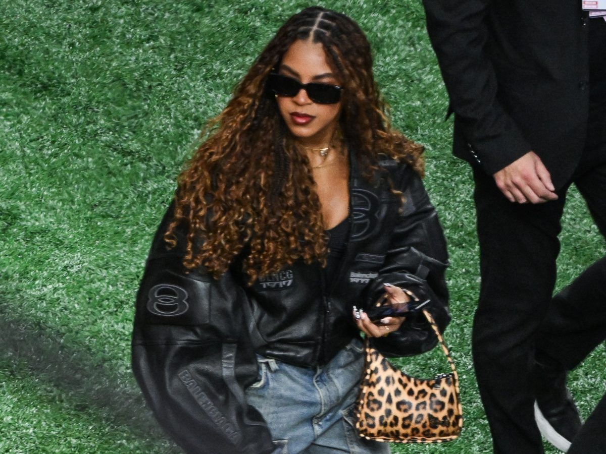 Public Outrage: Blue Ivy Carter's Super Bowl Style Draws Criticism Of Beyoncé And Jay-Z Public Outrage: Blue Ivy Carter's Super Bowl Style Draws Criticism Of Beyoncé And Jay-Z