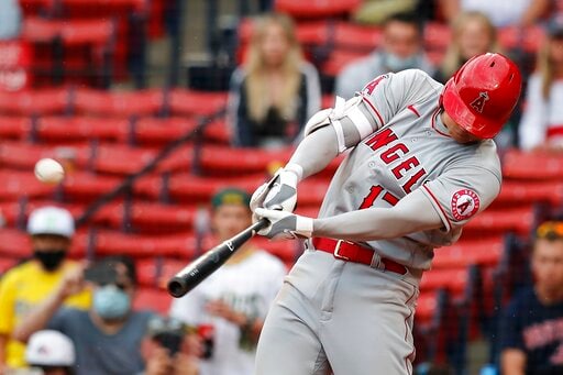 Rain-Delayed Game: Pari's Homer Lifts Angels Over White Sox Rain-Delayed Game: Pari's Homer Lifts Angels Over White Sox