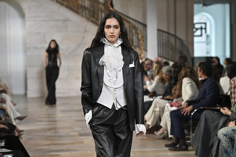 Ralph Lauren Fall 2025: Riser Collection Details And Runway Highlights Ralph Lauren Fall 2025: Riser Collection Details And Runway Highlights
