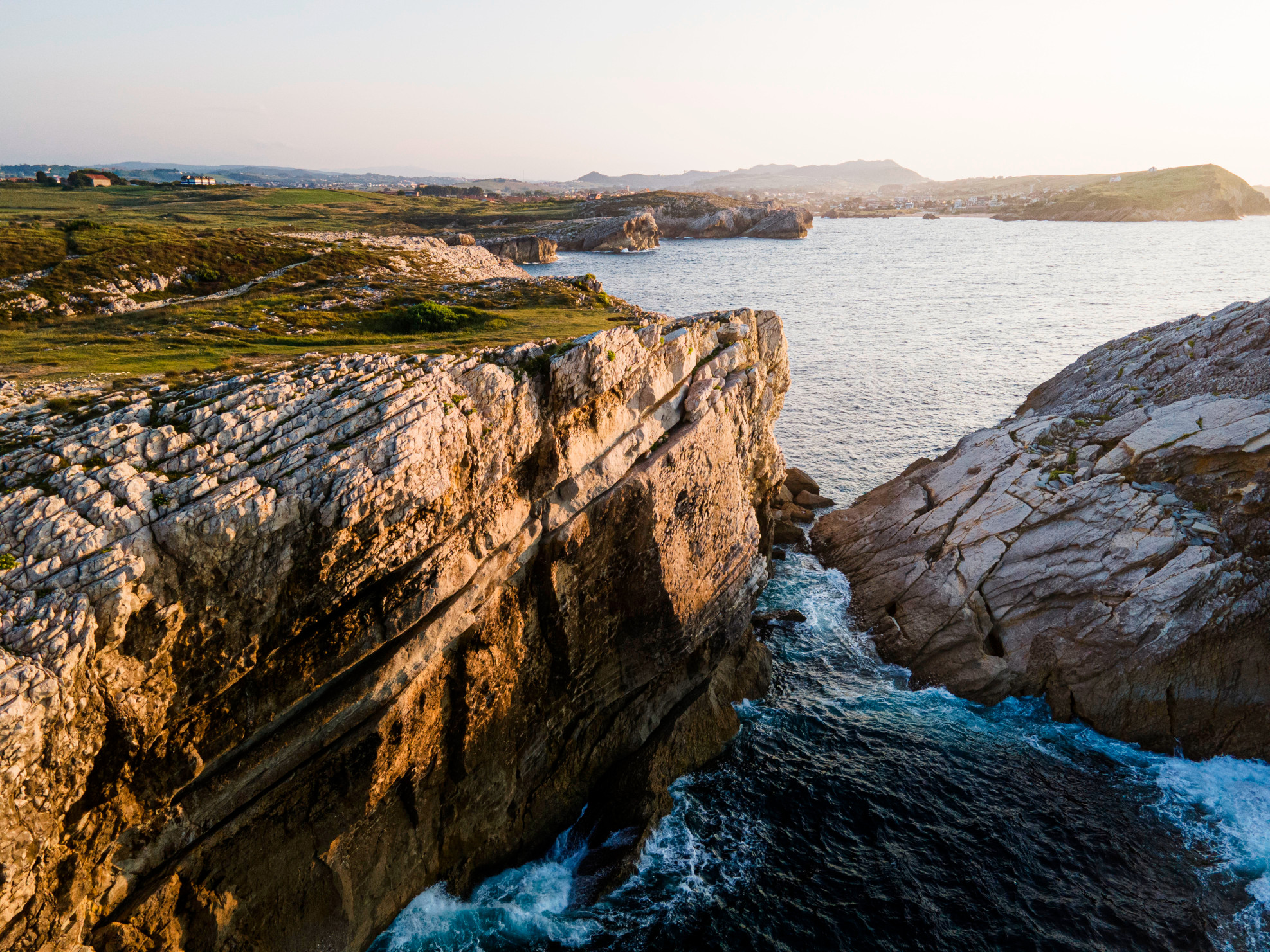 Recul Du Trait De Côte À Saint-Jean-de-Luz: Analyse Des Enjeux Et Propositions Pour Une Adaptation Législative Recul Du Trait De Côte À Saint-Jean-de-Luz: Analyse Des Enjeux Et Propositions Pour Une Adaptation Législative