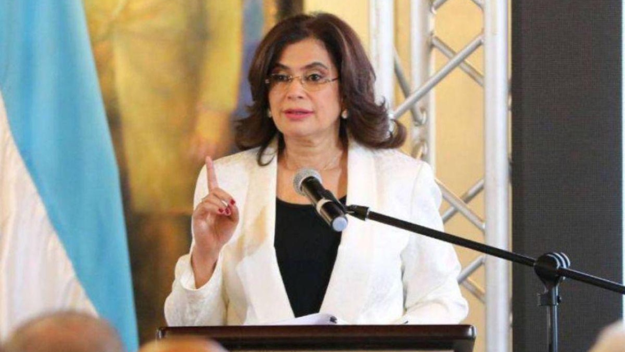 Rixi Moncada Vs. Cossette López: Choque De Posturas Rixi Moncada Vs. Cossette López: Choque De Posturas
