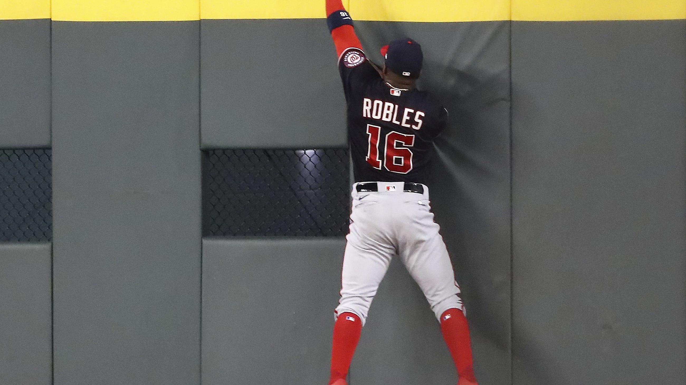 Robles Suffers Injury In Diving Catch During Nationals-Giants Game Robles Suffers Injury In Diving Catch During Nationals-Giants Game