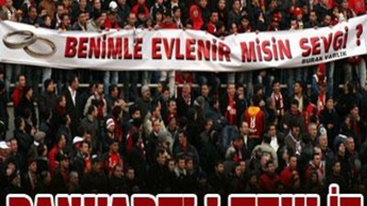 Ronaldo'ya Danimarka'dan Fenerbahçe Teklifi: Türk Taraftarın Çağrısı Ronaldo'ya Danimarka'dan Fenerbahçe Teklifi: Türk Taraftarın Çağrısı
