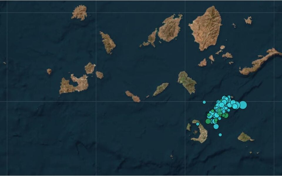Santorini Earthquake Activity: Decreasing Tremors, Uncertain Future Santorini Earthquake Activity: Decreasing Tremors, Uncertain Future