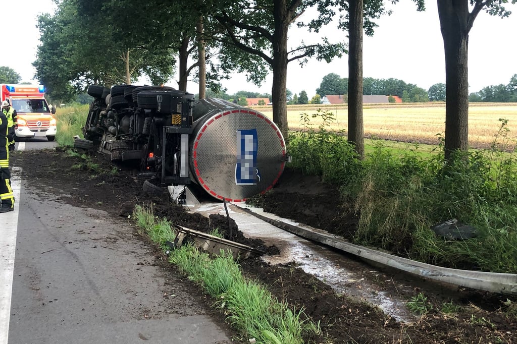 Schwerer Unfall In Stemwede: Bad Essener Autofahrer Bei Baumkollision Verletzt Schwerer Unfall In Stemwede: Bad Essener Autofahrer Bei Baumkollision Verletzt