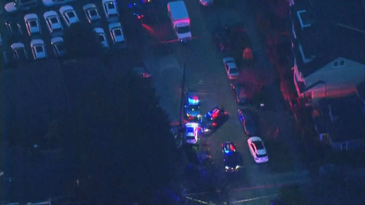 Seattle Police Arrest Two Following Eight-Hour Standoff After Shooting Seattle Police Arrest Two Following Eight-Hour Standoff After Shooting