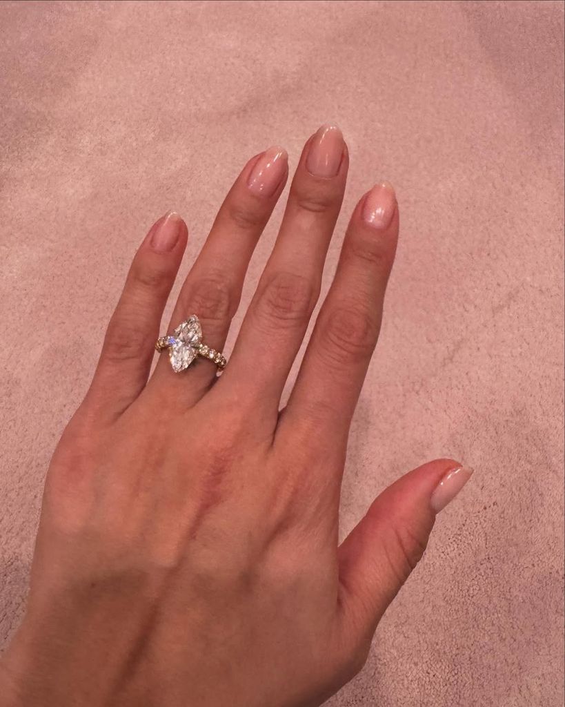 Selena Gomez's $3,000 Benny Blanco Diamond Ring: A $12 Sale? Selena Gomez's $3,000 Benny Blanco Diamond Ring: A $12 Sale?