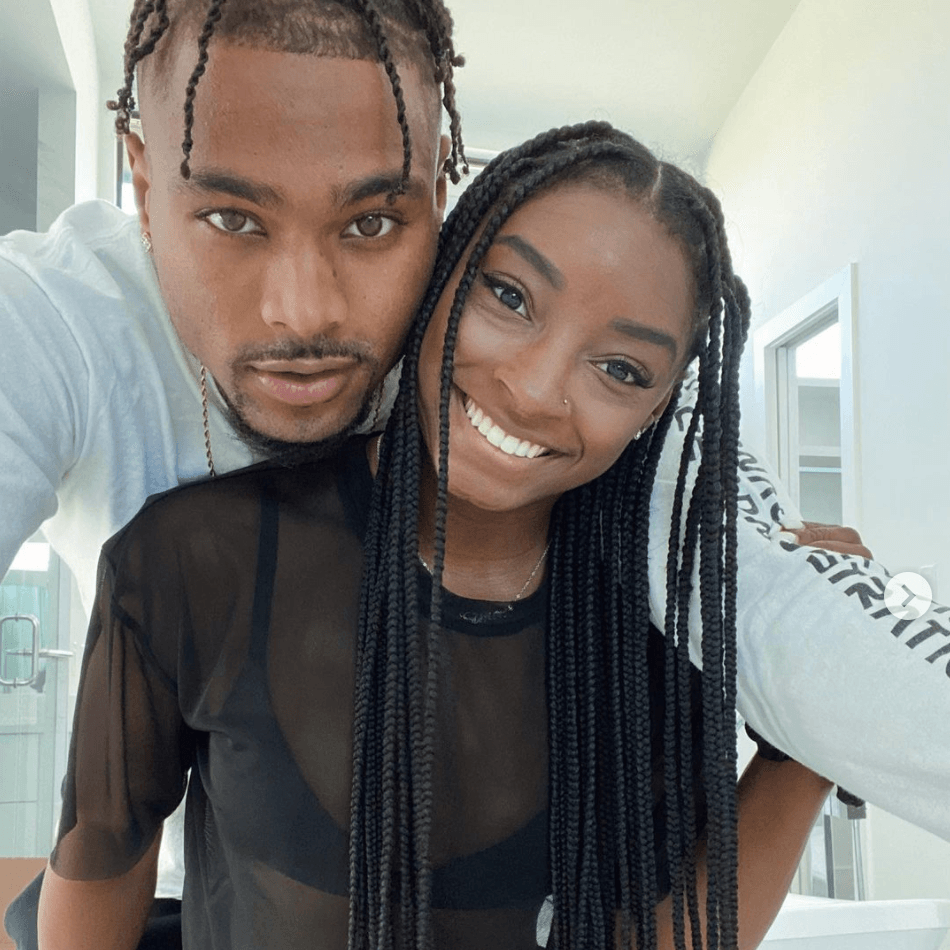 Simone Biles' Stunning New Hair: Photos With Jonathan Owens Simone Biles' Stunning New Hair: Photos With Jonathan Owens