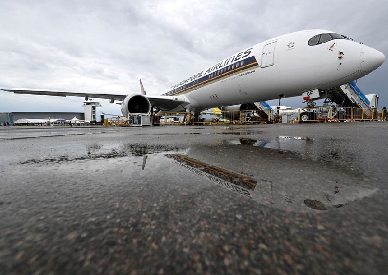 ST Report: Singapore Airlines Pays Staff Over Seven Months' Bonus ST Report: Singapore Airlines Pays Staff Over Seven Months' Bonus