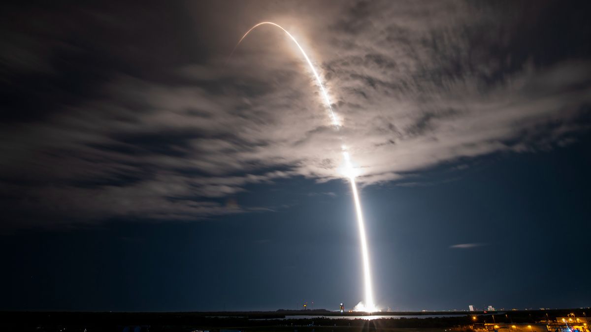 Starlink Expansion: SpaceX Launches 27 Satellites On Falcon 9 Rocket Starlink Expansion: SpaceX Launches 27 Satellites On Falcon 9 Rocket