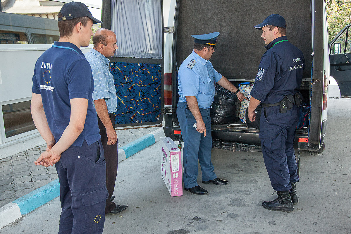 Strengthening Cross-Border Cooperation To Combat Crime Strengthening Cross-Border Cooperation To Combat Crime
