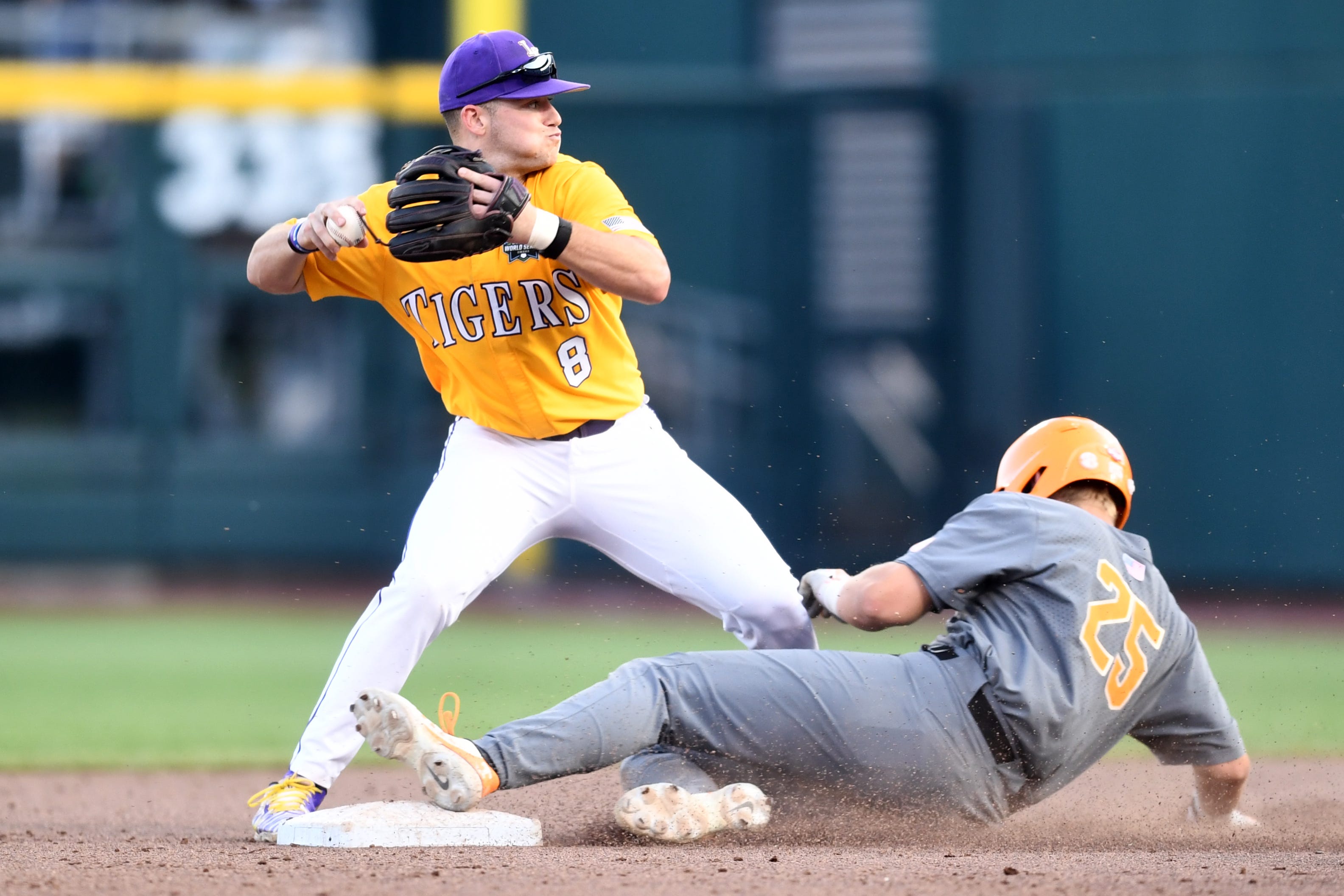 Tennessee Edges LSU In Late-Inning Rally, Splits Series Tennessee Edges LSU In Late-Inning Rally, Splits Series