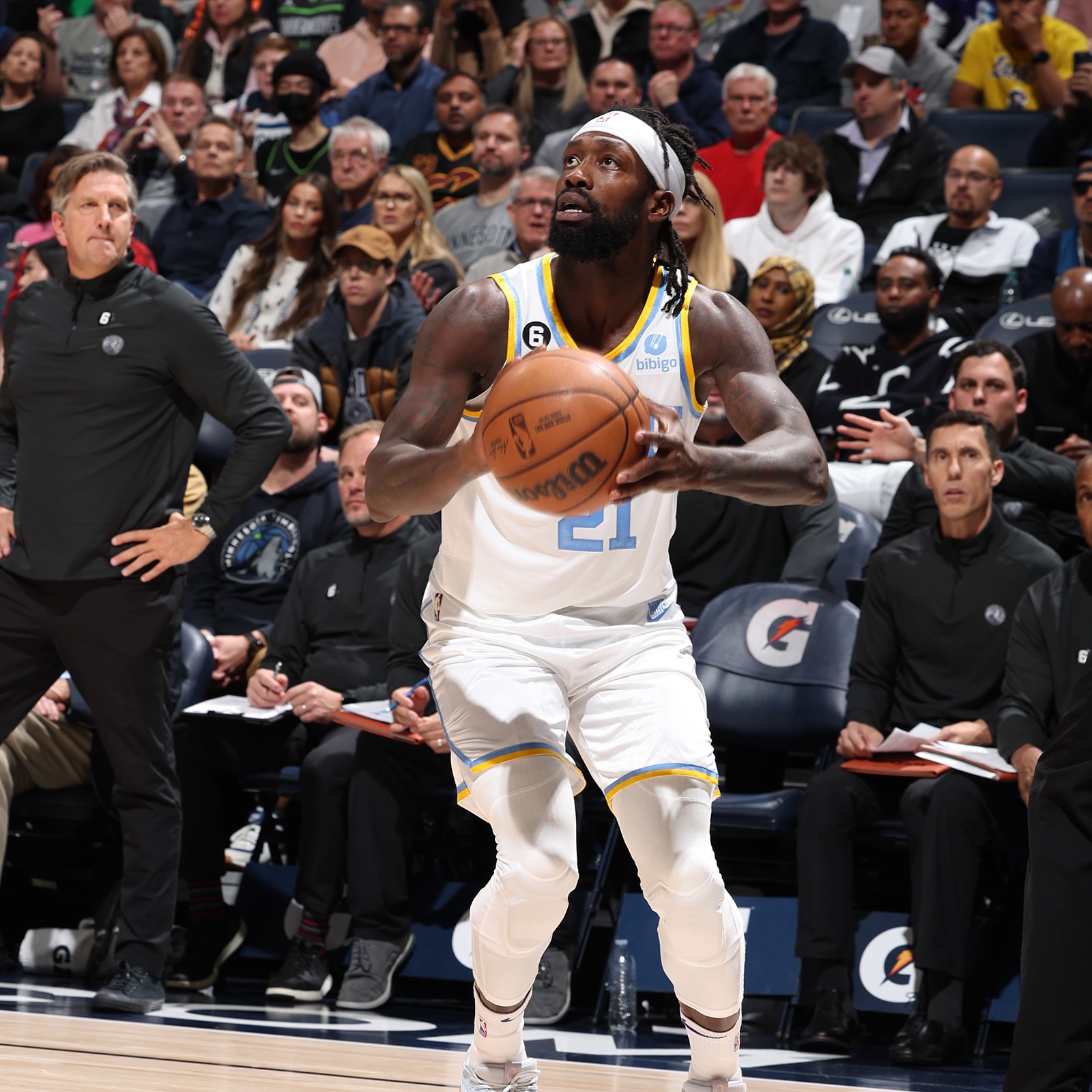 Timberwolves Exploit Randle's Physical Presence Against Lakers Timberwolves Exploit Randle's Physical Presence Against Lakers