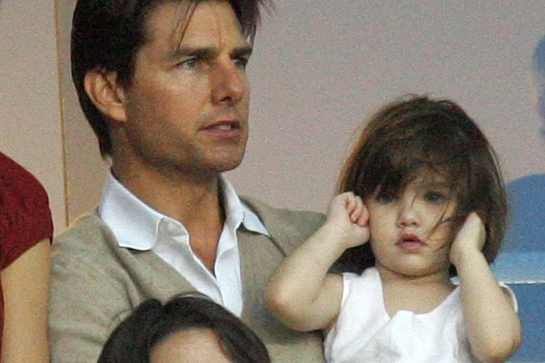 Tom Cruise And Suri Cruise: A Father's Unique Post-Natal Gesture Tom Cruise And Suri Cruise: A Father's Unique Post-Natal Gesture