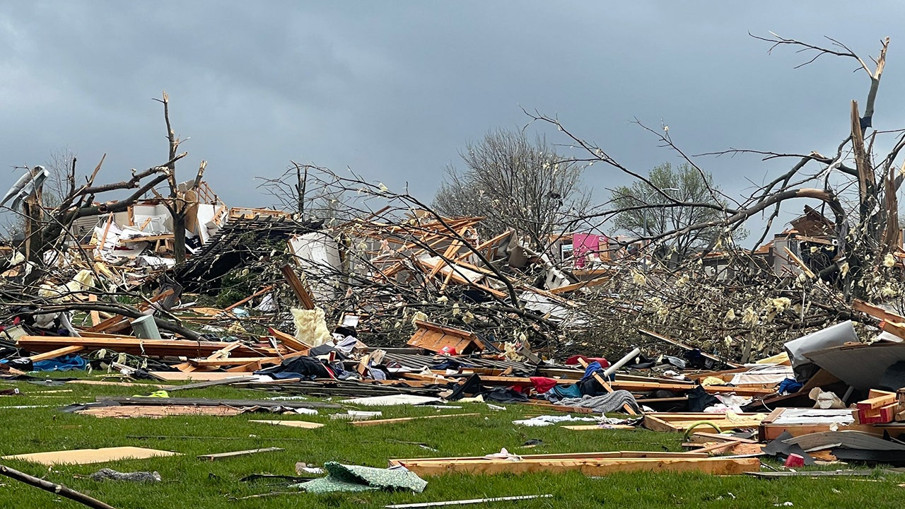 Tornado Outbreak: 25 Dead, Widespread Destruction Across US Heartland Tornado Outbreak: 25 Dead, Widespread Destruction Across US Heartland