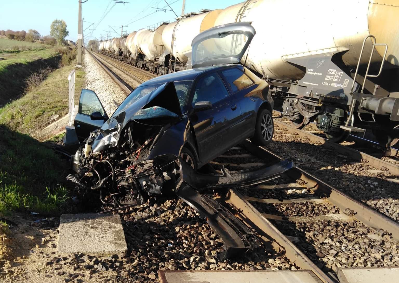 Tragedia Na Przejeździe Kolejowym: Pięcioosobowa Rodzina Zginęła, A Sprawcy Unikają Odpowiedzialności