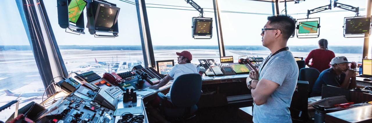 Trump's Air Traffic Plan: Controllers Cite Newark Airport's Problems Trump's Air Traffic Plan: Controllers Cite Newark Airport's Problems