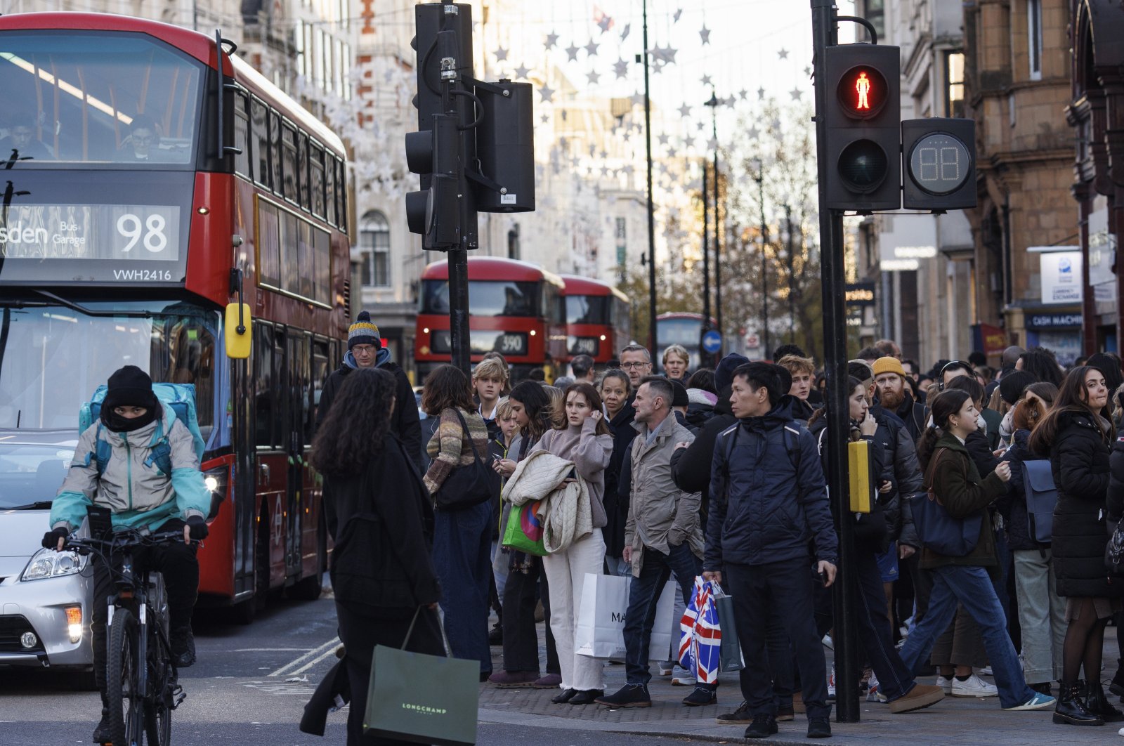UK Inflation Data Drives Pound Higher, BOE Rate Cut Bets Diminish UK Inflation Data Drives Pound Higher, BOE Rate Cut Bets Diminish