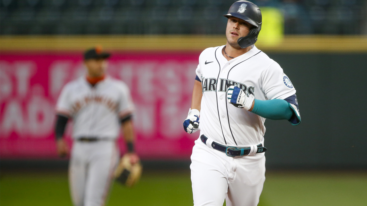 Unbelievable Catch! Mariners Outfielder's Incredible Grab Against Giants Unbelievable Catch! Mariners Outfielder's Incredible Grab Against Giants