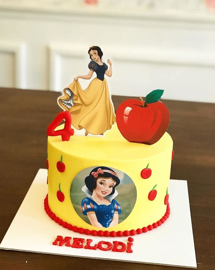 Viral Backlash: Small Snow White Birthday Party In Spain Criticized Online Viral Backlash: Small Snow White Birthday Party In Spain Criticized Online